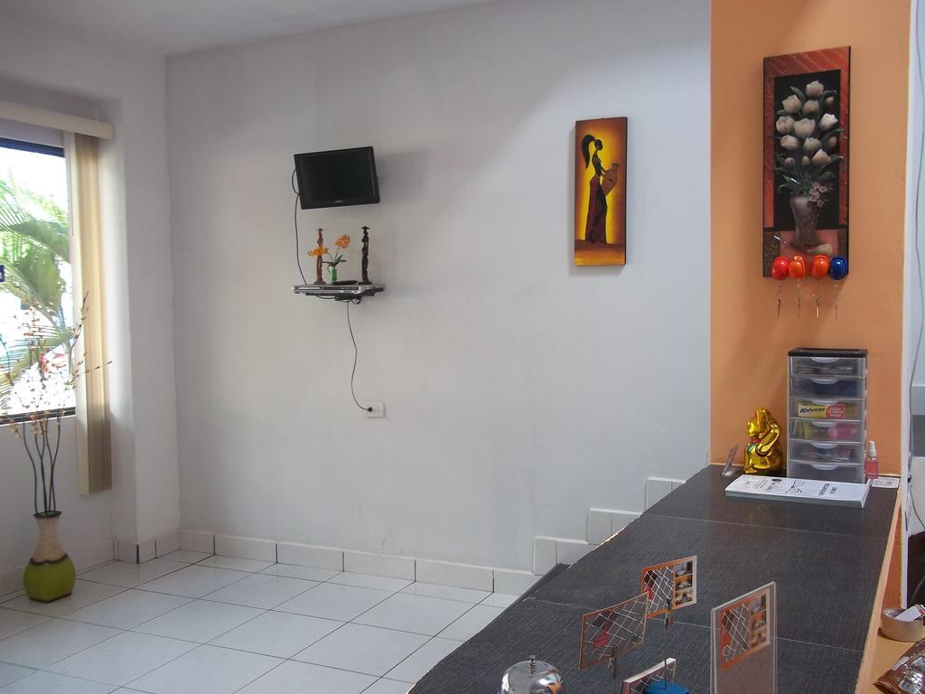 Отель Casa Linda II Икитос Экстерьер фото